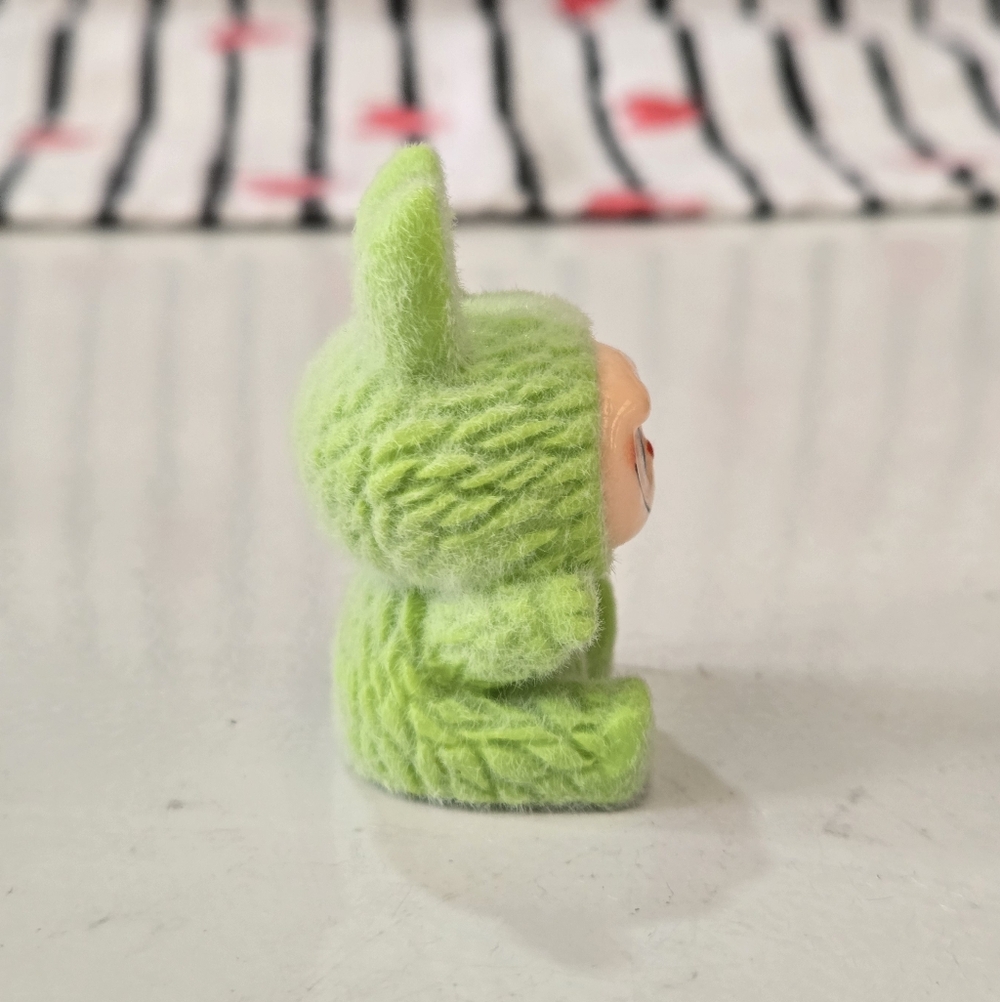 🍒🍒 Cute Lime Green Mini Fuzzy Labubu Figurine - Picture 5 of 6